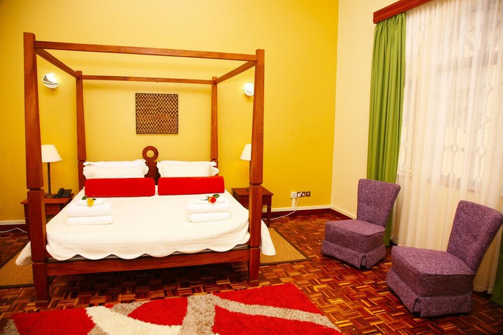 Room 6 of 30