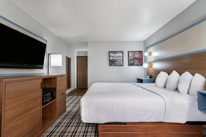 Room 35 of 73