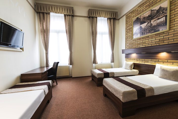 Room 6 of 38
