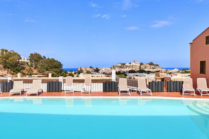 Hotel Pool
