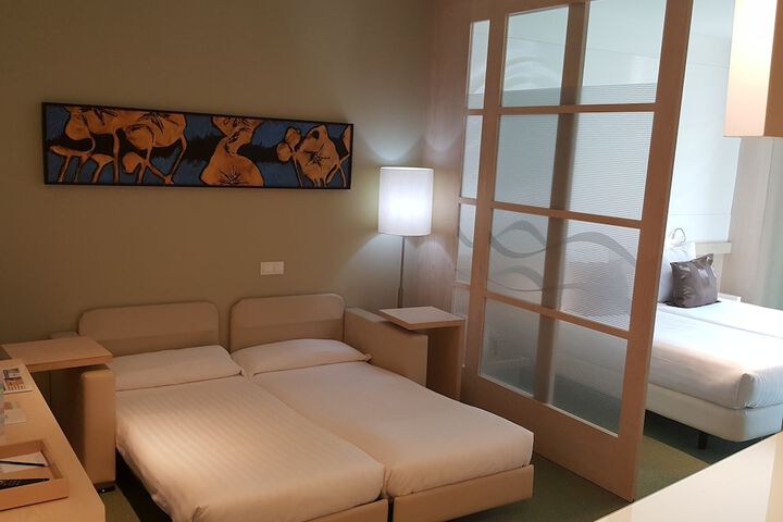 Room 11 of 32