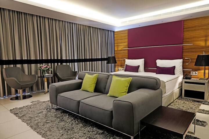 Room 10 of 31