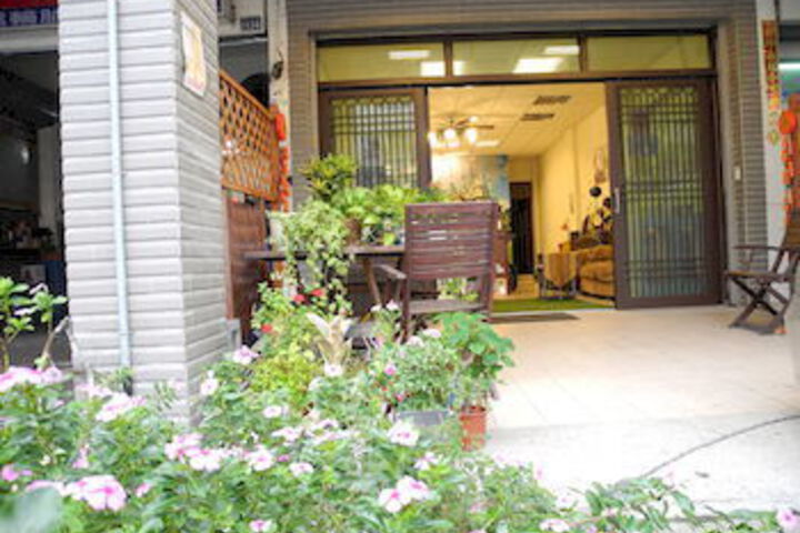 Hotel Exterior 5 of 29