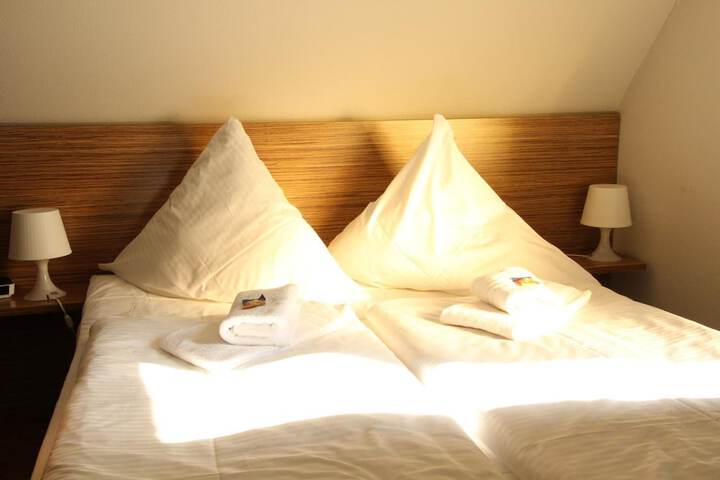 Room 3 of 44