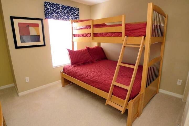 Room 4 of 25