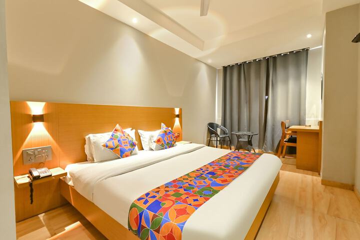 Room 9 of 32