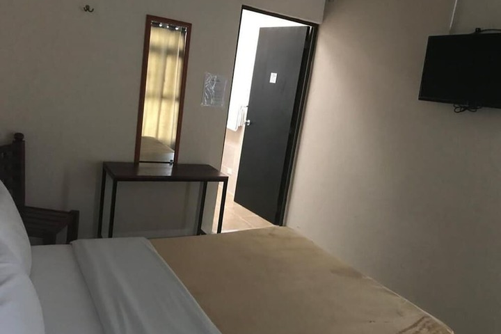 Room 2 of 9