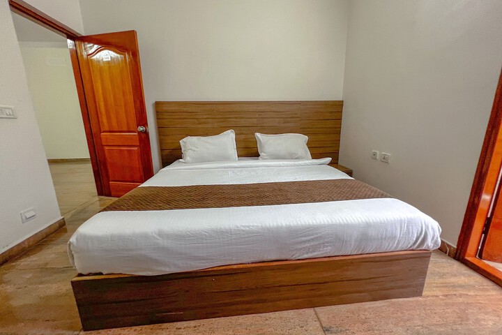 Room 12 of 76