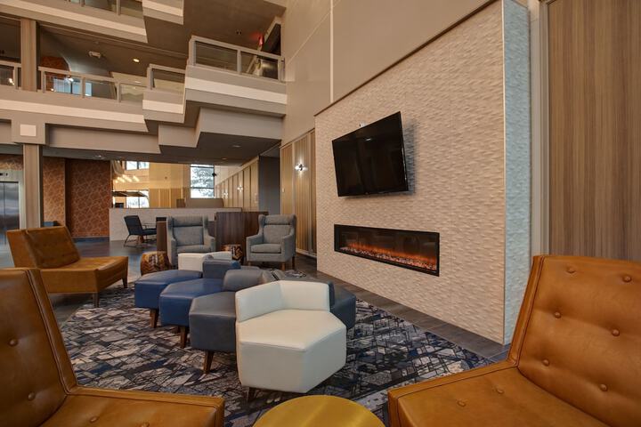 Entrance & Lobby