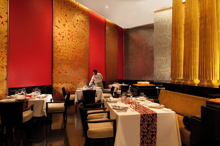 Dining 40 of 64