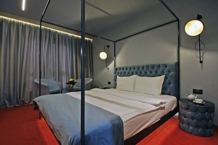 Room 4 of 47