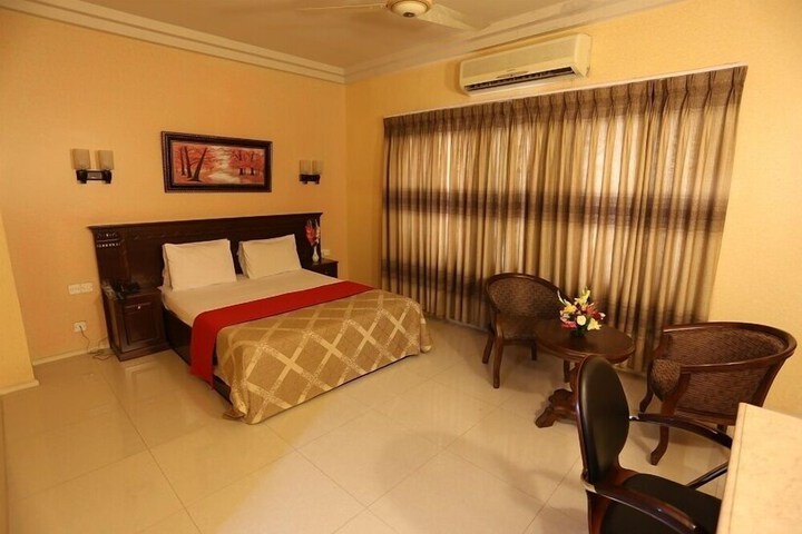 Room 9 of 32