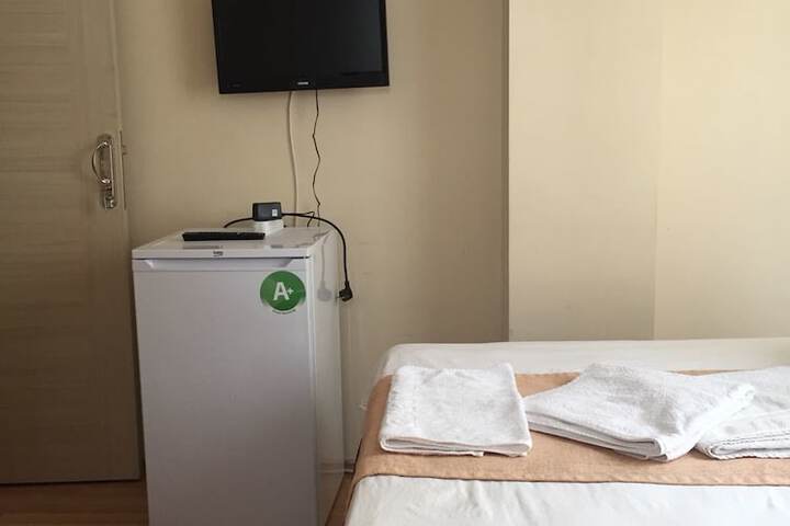 Room 4 of 10