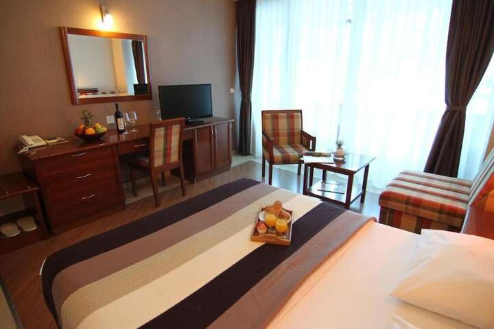 Room 4 of 27