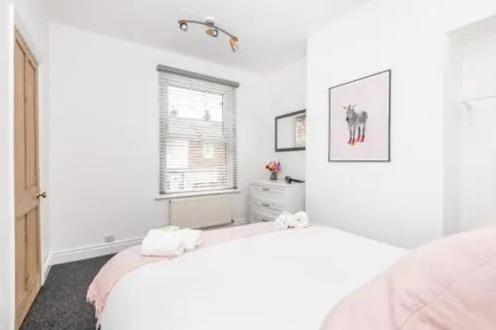 Room 2 of 9
