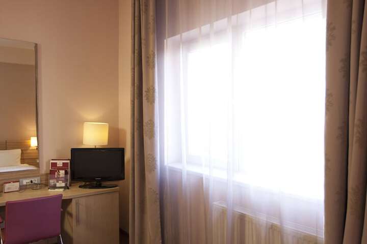 Room 8 of 35