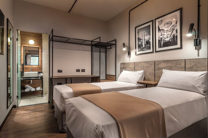 Room 14 of 28