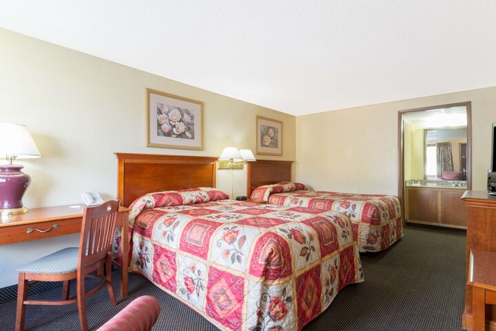 2 Double Beds (2 of 6)