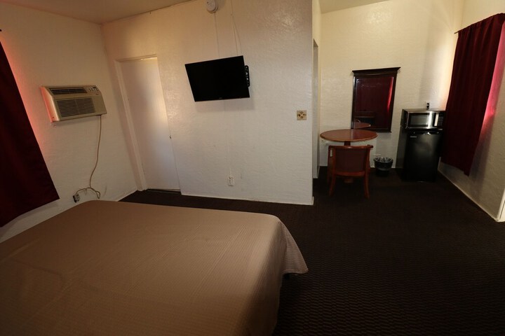Room 11 of 38