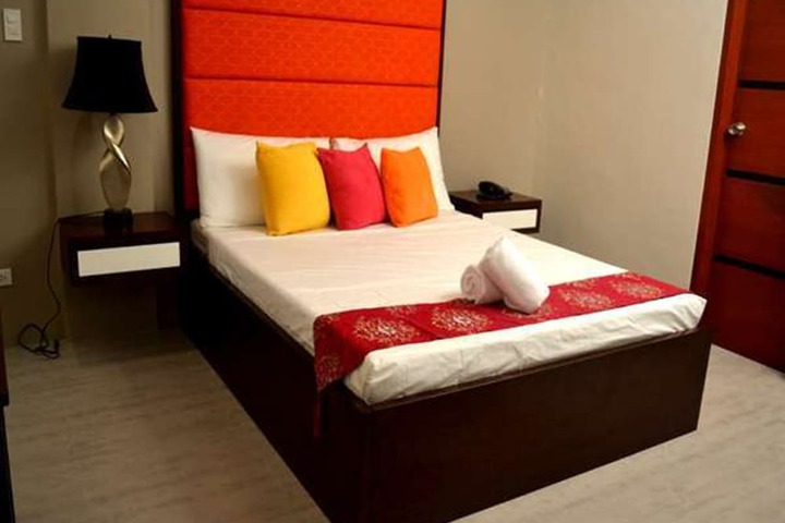 Room 3 of 20
