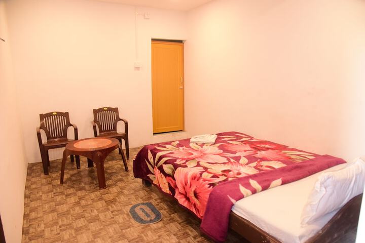 Room 9 of 13