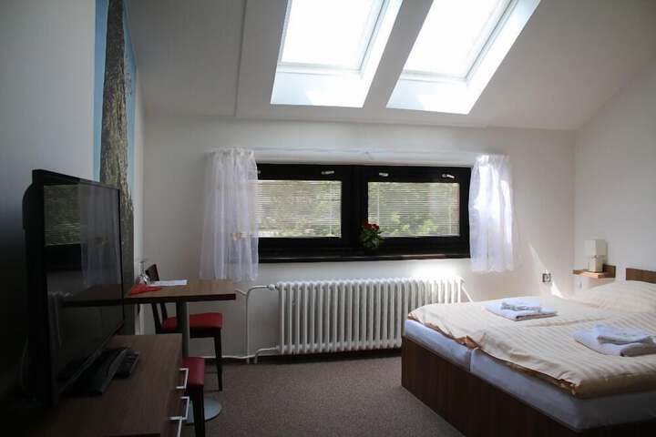 Room 9 of 35