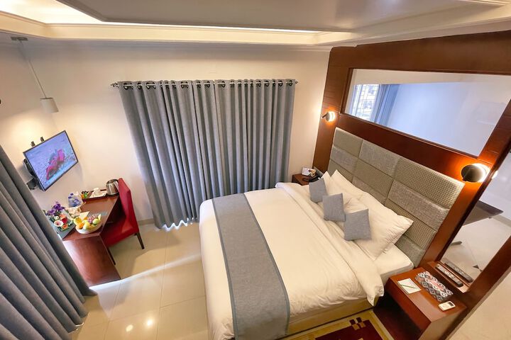 Room 9 of 27