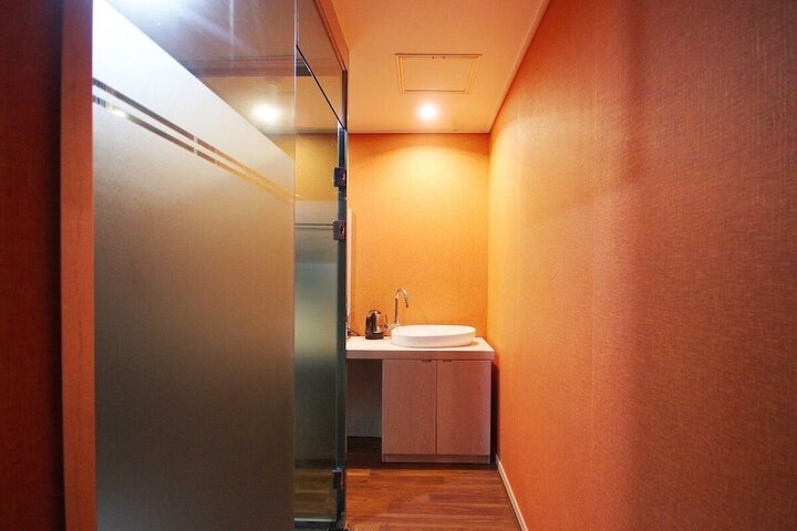 Room 42 of 59
