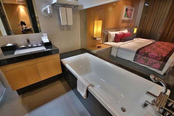 Room 15 of 62