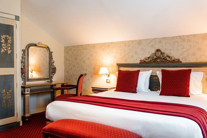 Room 3 of 28
