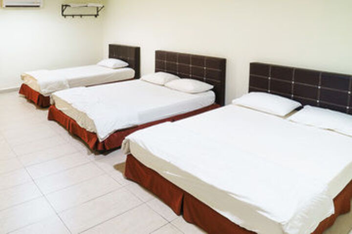 Room 8 of 10