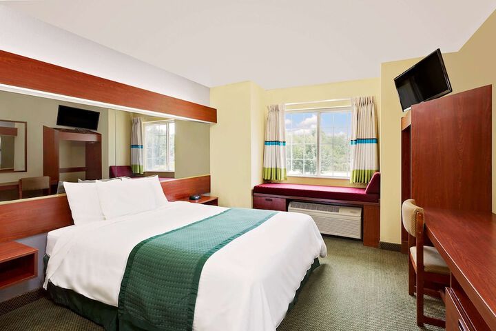 Room 3 of 28