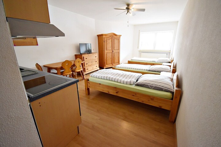 Room 8 of 86