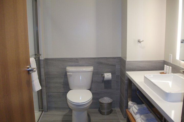 Room 42 of 76