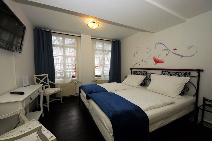 Room 4 of 19