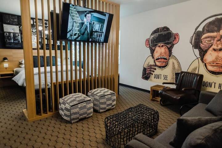 Room 3 of 39