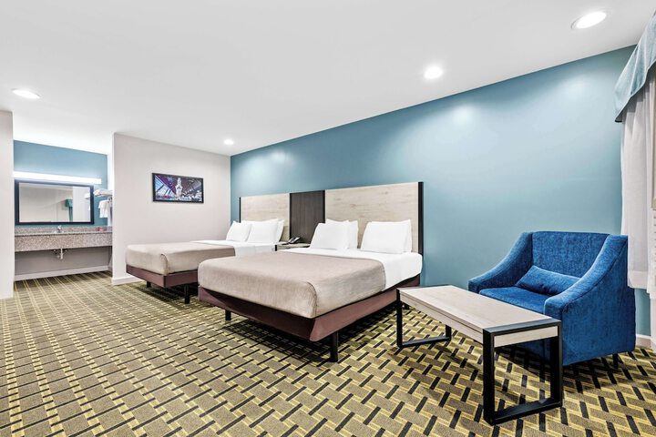 2 Queen Beds (2 of 11)