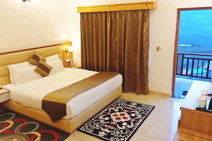 Room 32 of 68