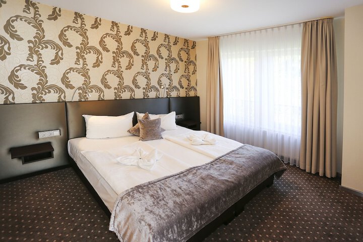Room 6 of 30