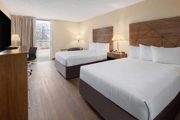 2 Double Beds (8 of 8)