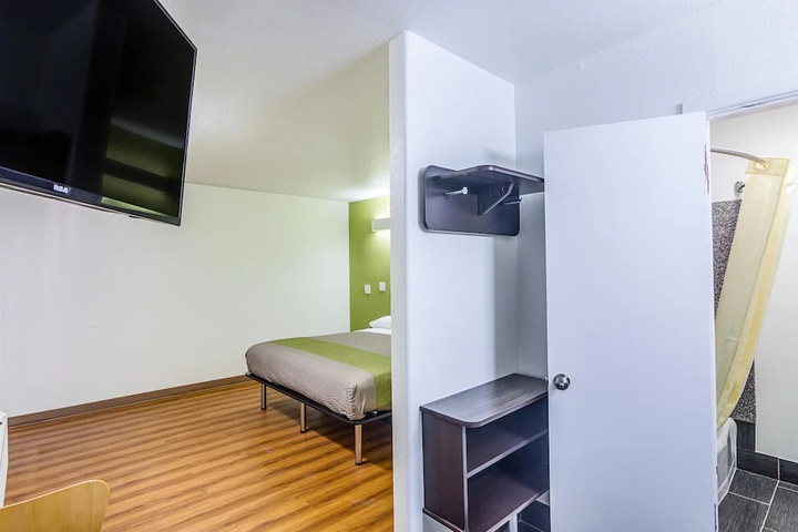 Room 4 of 15