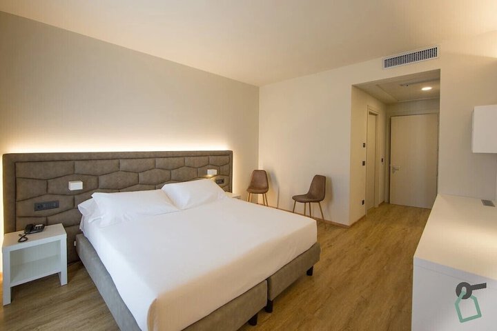 Room 2 of 22