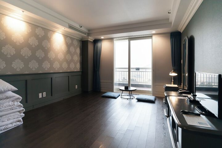 Room 17 of 65