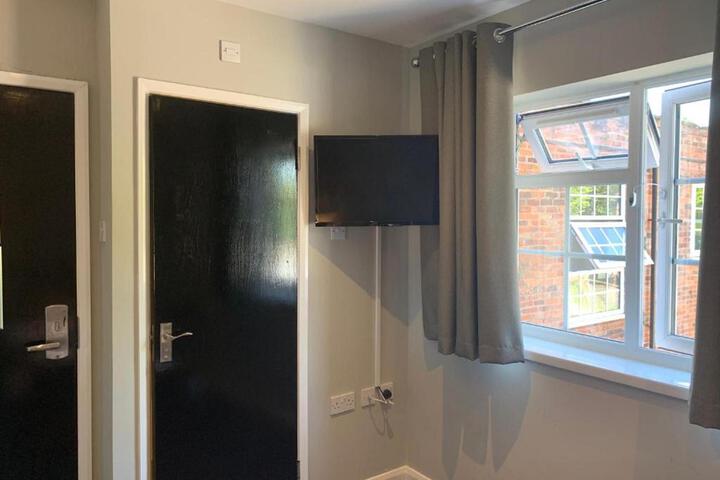 Room 10 of 12