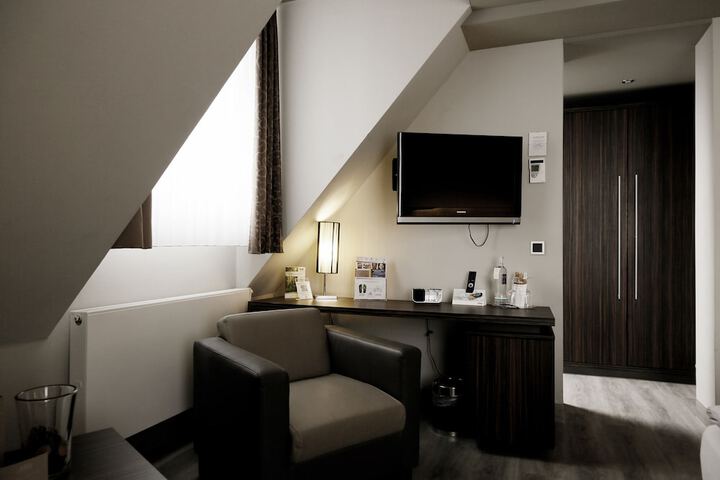 Room 40 of 99