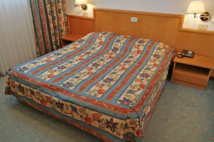 Room 7 of 49