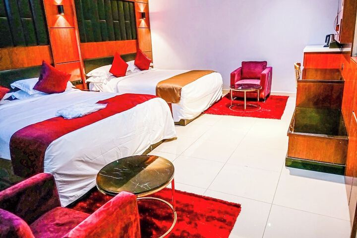 Room 4 of 15