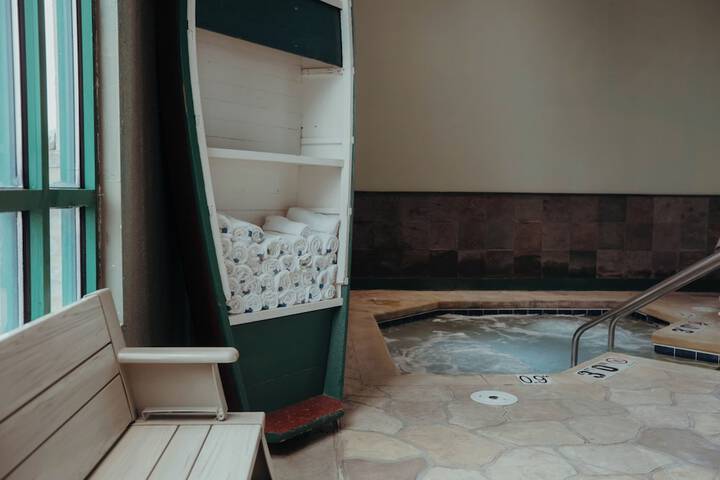Indoor spa tub