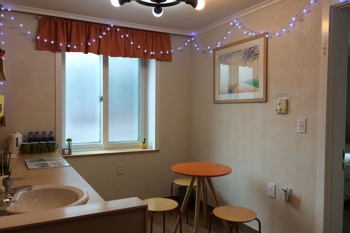 Room 30 of 68