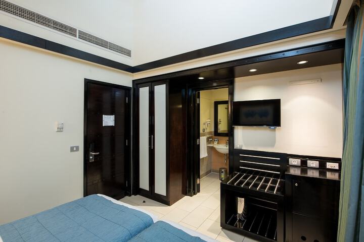 Room 8 of 89